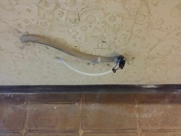 branchement derri�re la cloison